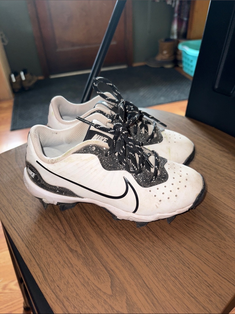Nike White and Black Baseball Cleats 13c